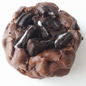 Cocoa Cookies with White Chocolate Cream & Chocolate Sandwich Cookie Pieces